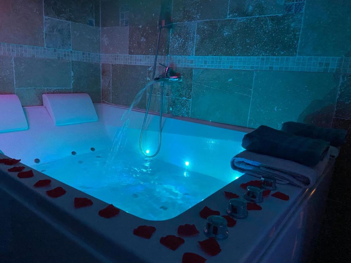 Bed and Breakfast Les Nids De La Baie Favieres  Экстерьер фото