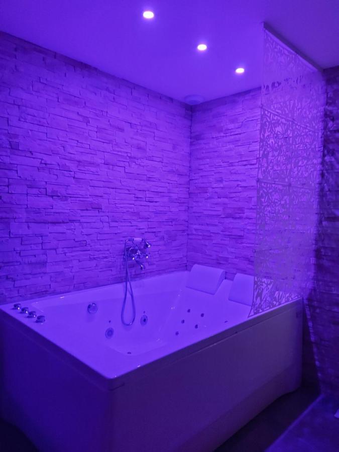 Bed and Breakfast Les Nids De La Baie Favieres  Экстерьер фото