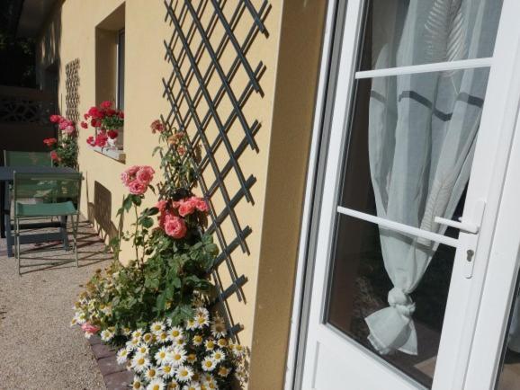 Bed and Breakfast Les Nids De La Baie Favieres  Экстерьер фото