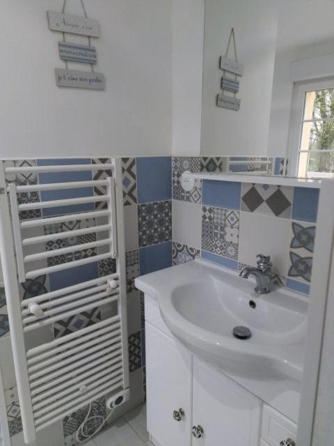 Bed and Breakfast Les Nids De La Baie Favieres  Экстерьер фото