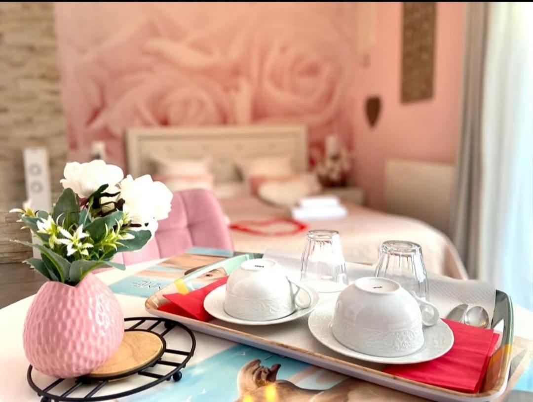 Bed and Breakfast Les Nids De La Baie Favieres  Экстерьер фото